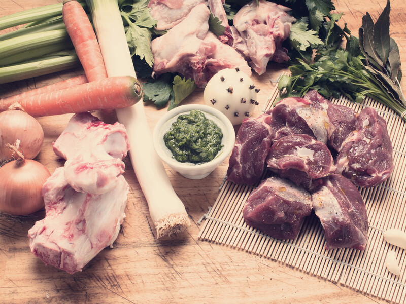 Яловичина буде соковитою, а бульйон – неймовірно смачним завдяки цьому секрету Яловичина буде соковитою, а бульйон – неймовірно смачним завдяки цьому секрету