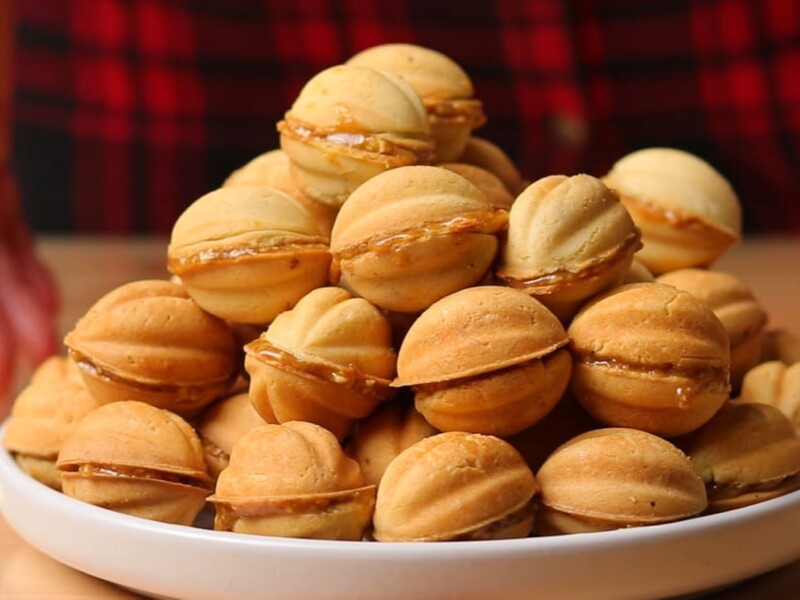 Приготуйте ніжні й смачні горіхи з начинкою з карамелі. Секрети й перевірені пропорції