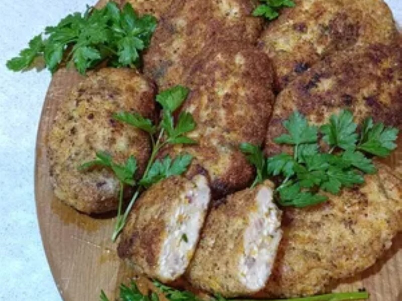 Додайте це до фаршу – і курячі котлети нагадають вам смак дитинства. Швидкий рецепт