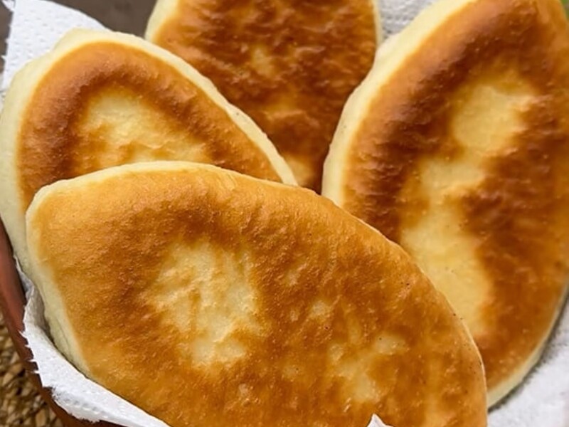 З такого тіста смажені пиріжки виходять м'якими, ніжними й дуже смачними. Рецепт на дріжджах