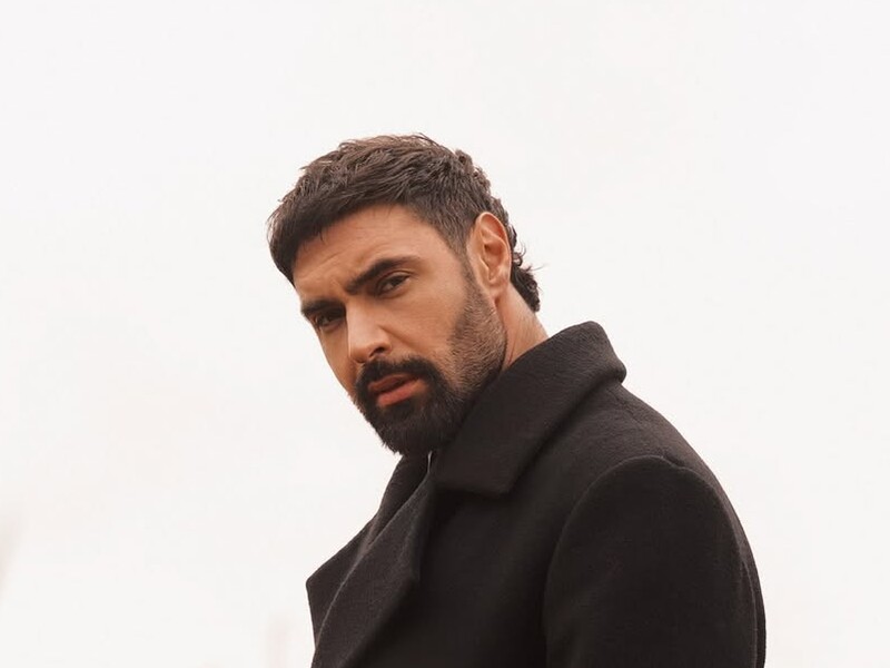 "Було смертельно небезпечно". Козловський і Круть, ризикуючи життям, заспівали на розмінованому полі