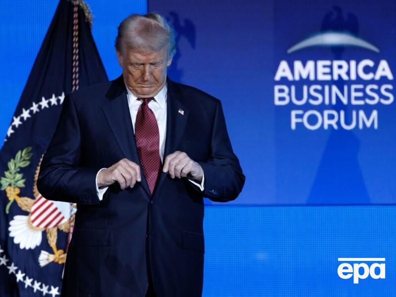 Трамп станцював свій знаменитий незграбний танець у стилі Єльцина перед впливовими знаменитостями. Відео Трамп станцював свій знаменитий незграбний танець у стилі Єльцина перед впливовими знаменитостями. Відео