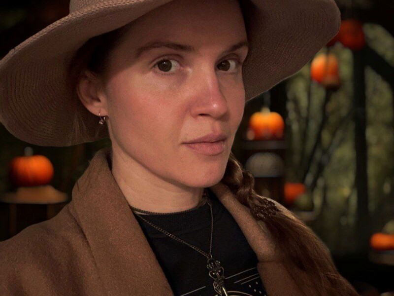 "Можете сміятися й робити меми". Безугла змила фарбу й показала свій справжній колір волосся "Можете сміятися й робити меми". Безугла змила фарбу й показала свій справжній колір волосся