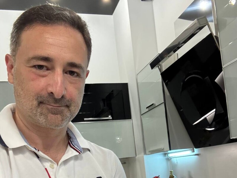 Голова "Укрпошти", який отримує майже 600 тис. грн на місяць, заявив, що ходить пішки й винаймає квартиру