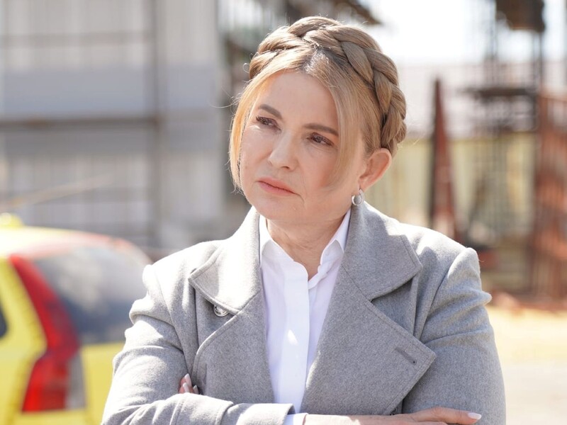 Уся в чорному і з косою. Юлія Тимошенко продемонструвала новий ефектний образ. Фото