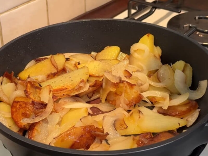 Ось як смажать картоплю професіонали. Зробіть так само – і вона вийде неймовірно смачною і хрусткою