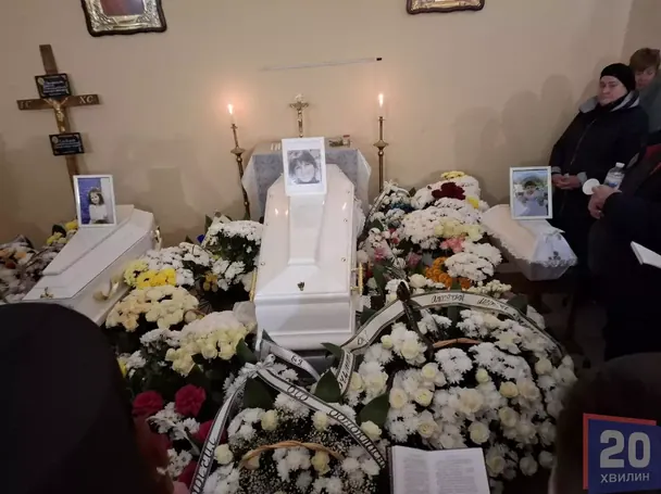 У Тернополі попрощалися з Марією та двома дітьми, яких вбила РФ — емоційні кадри