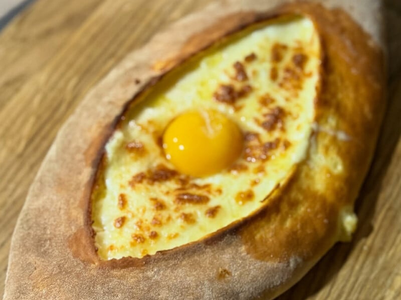 Коли тісто приготували правильно – хачапурі виходить надзвичайно ніжним. Секрет від Аліка Мкртчяна Коли тісто приготували правильно – хачапурі виходить надзвичайно ніжним. Секрет від Аліка Мкртчяна