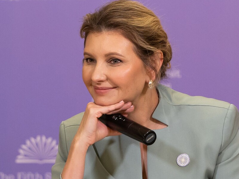 Зеленська помітно відростила волосся і з'явилася на публіці з новою укладкою. Фото Зеленська помітно відростила волосся і з'явилася на публіці з новою укладкою. Фото