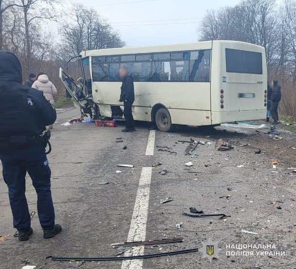 Смертельна аварія на Львівщині: водій загинув після зіткнення Kia з автобусом