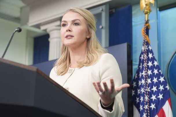 Прессекретарка Трампа опинилася в центрі скандалу через родичку