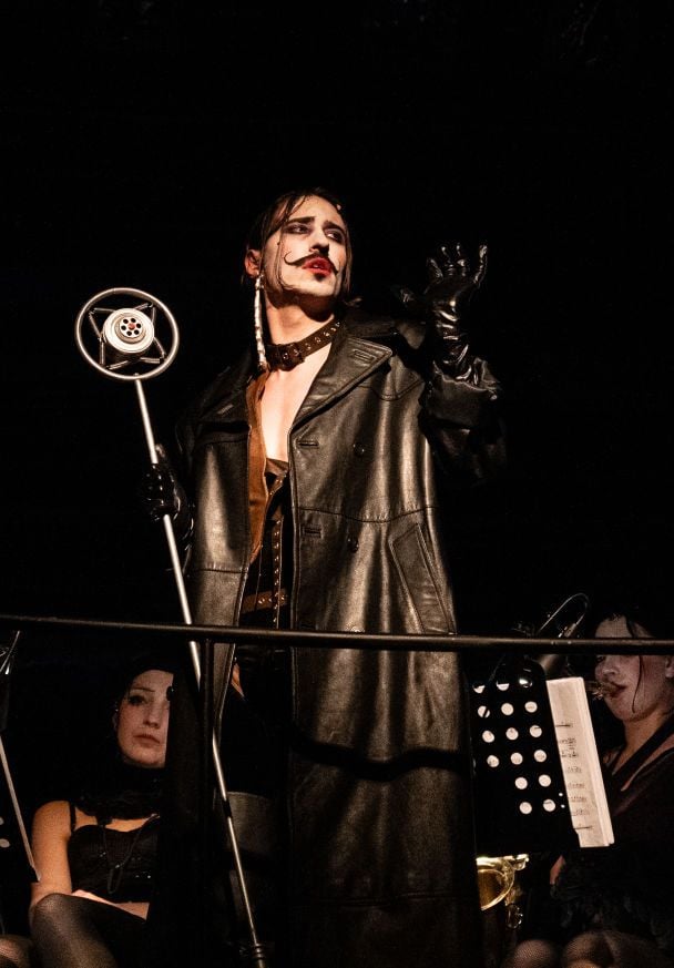 Зірка "Кабаре" Чопоров вперше за тривалий час показався на публіці з нареченою: який вигляд вона має