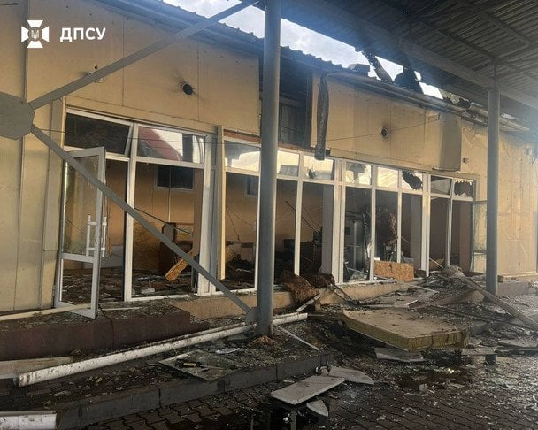 РФ атакувала по пункту пропуску "Орлівка": прикордонники оприлюднили перші фото