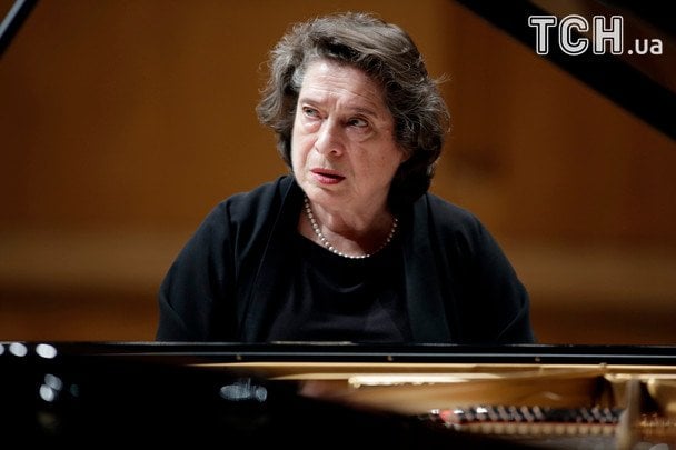 Відома австрійська артистка поплатилась за виступи в Москві під час війни на одній сцені з путіністами