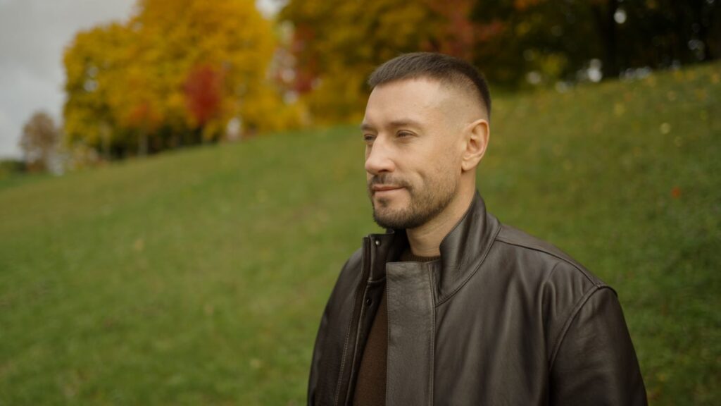 Андрій Кравченко презентує нову пісню «Дитинство» - щиру сповідь про теплі спогади, до яких хочеться повернутися