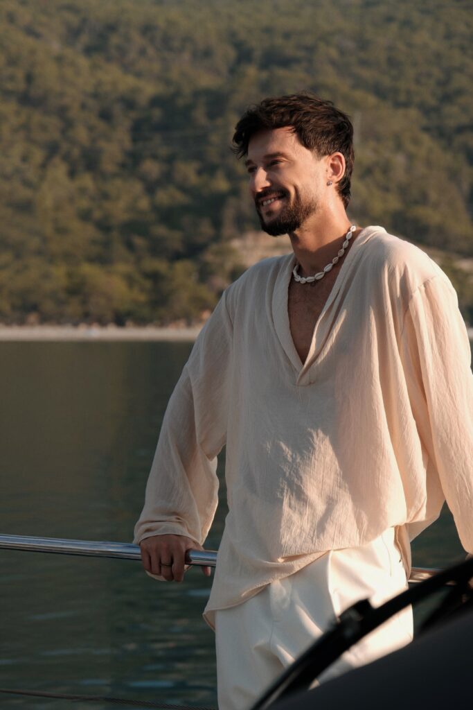 Подорож крізь світло і тіні: нова відеоробота SERAFÝN та ALBINA «Шлях»