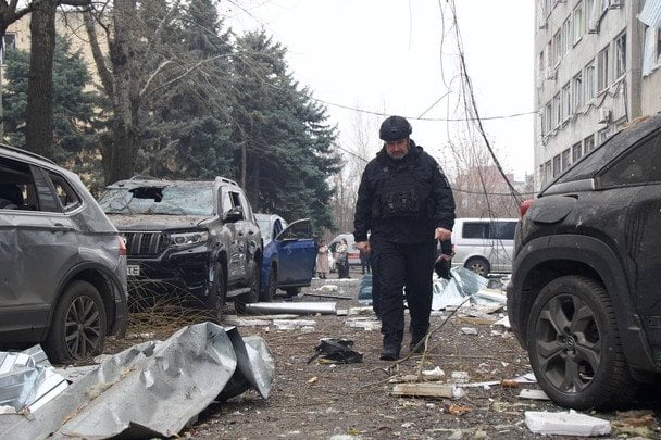 "Кров ллється з каталок": директор лікарні Дніпра не стримав емоцій через десятки тяжкопоранених від удару РФ