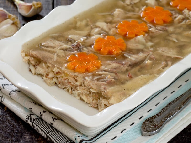 Покладіть це на дно каструлі – і вийде ідеальний холодець без желатину. Секрети від Ярославського