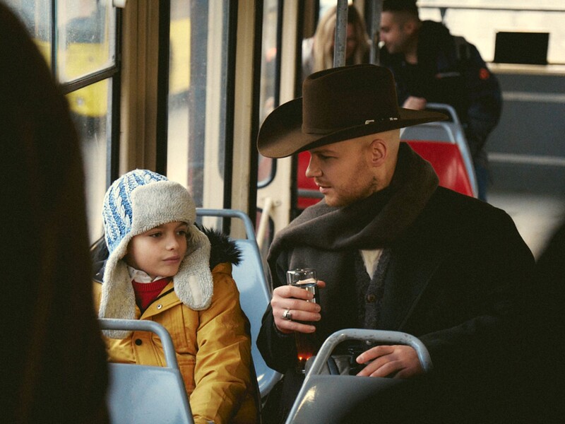 "Усе на краще". Vlad Darwin під час блекауту зняв на Подолі кліп на нову пісню. Відео