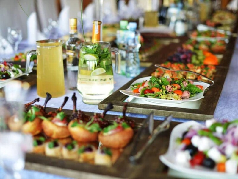 Ніколи не робіть цього під час застілля, щоб не зіпсувати свята. Поради від тренера Ніколи не робіть цього під час застілля, щоб не зіпсувати свята. Поради від тренера