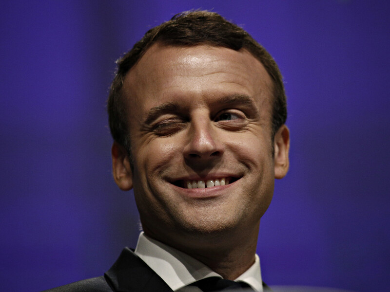 Планка, берпі й торт. "Спортивний і красивий" Макрон показав, як відсвяткував своє 48-річчя