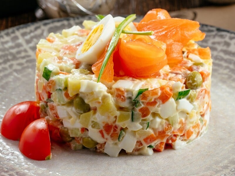 Замініть цим ковбасу – й "Олів'є" стане неймовірно ніжним і вишуканим. Рецепт для святкового столу