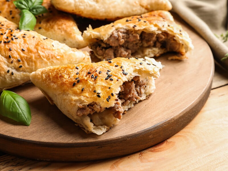 "Донецькі хачапурі". Найсмачніші домашні пиріжки з м'ясом. Рецепт