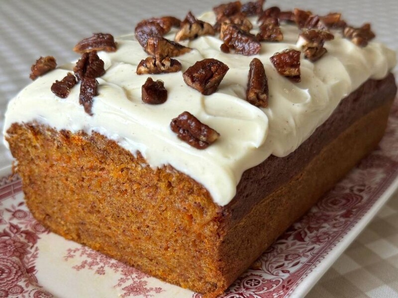 Додайте до тіста терту морквину – і вийде неймовірно ніжний і вологий десерт. Рецепт