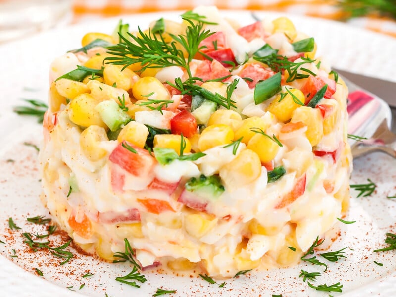 Від цього салату гості зомліють. Рецепт святкової страви для тих, кому хочеться "повимахуватися"