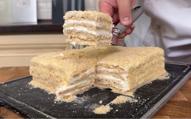 Торт за 15 хвилин: ідеальний десерт, коли немає світла