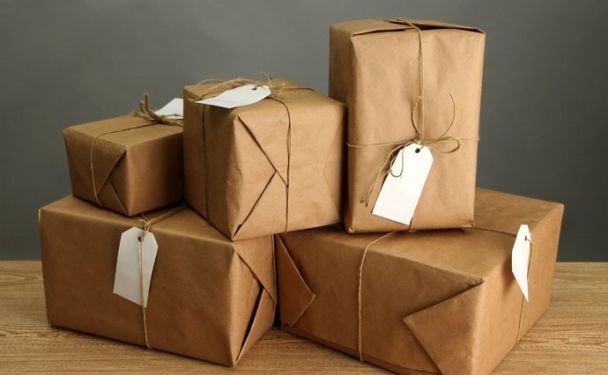 Посилки з-за кордону: коли українцям доведеться платити податок Посилки з-за кордону: коли українцям доведеться платити податок