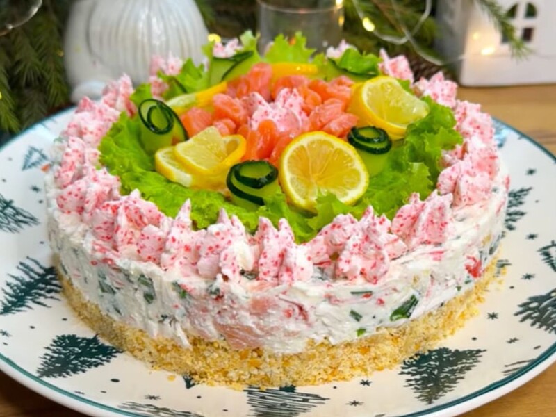 Змішайте це із крабовими паличками – і вийде надзвичайно смачний і ніжний закусочний торт. Рецепт