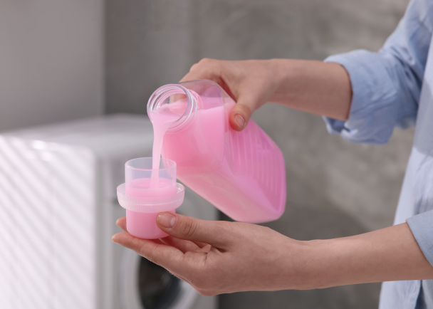 Оновлює рушники й запобігає осіданню пилу: як можна застосувати кондиціонер для білизни в побуті