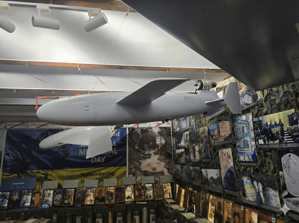 Таємничий "звір", що полює на тили РФ: у Києві вперше показали секретну крилату ракету "Барс"