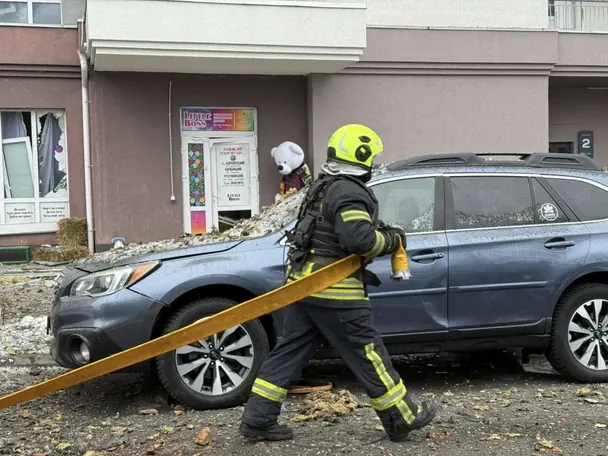 У Києві "Шахед" влучив у будинок ветерана Симороза, який втратив ноги на війні