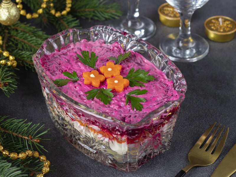 Спробуйте взяти замість солоного оселедця копчений. Рецепт "Шуби"