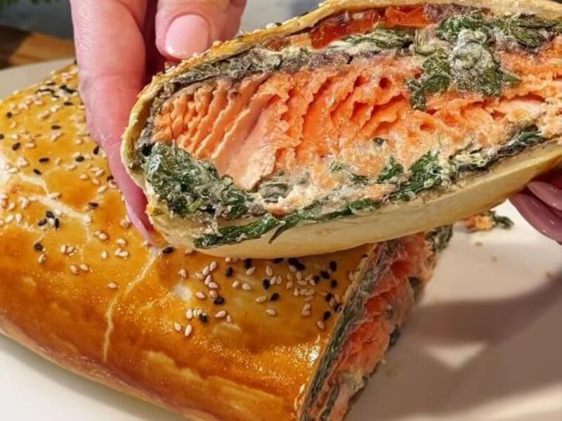 Зробіть саме так – і запечена в тісті риба здивує неймовірним смаком. Швидкий рецепт