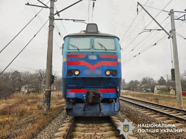 На Київщині потяг збив людину: що відомо