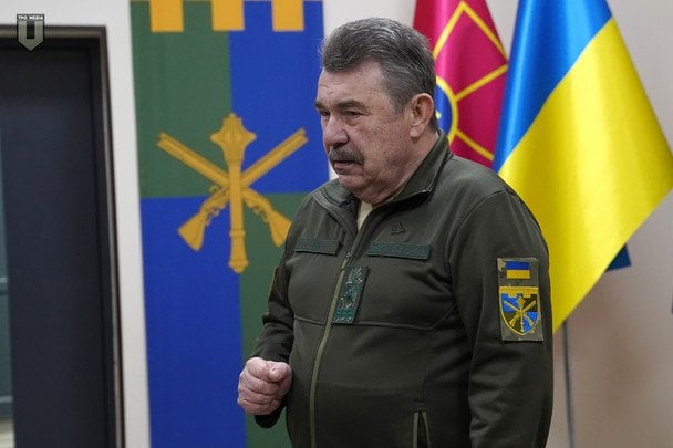 Міністр оборони часів Кучми Кузьмук "засвітився" з військовими: деталі скандалу