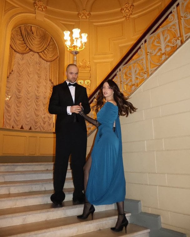 Надя Дорофєєва замилувала кадрами, як із дітьми чоловіка Кацуріна наряджала ялинку