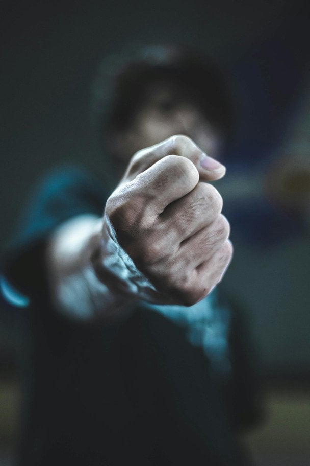 У Вінниці група підлітків напала на хлопця з макіяжем: деталі та реакція поліції (відео)