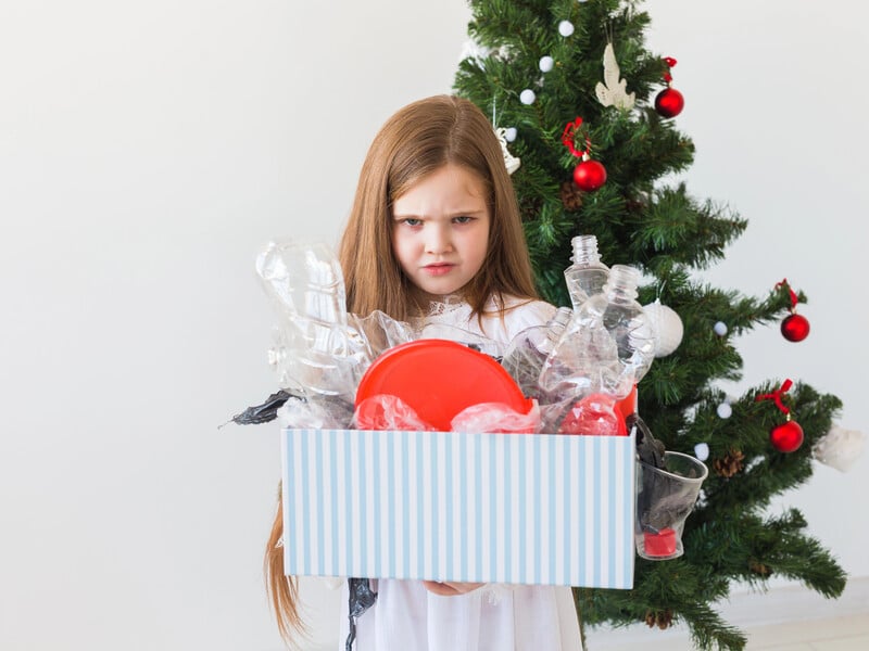 Шкільна гра "Таємний Санта" закінчилася скандалом через подарунок на 140 грн. Який вигляд має презент