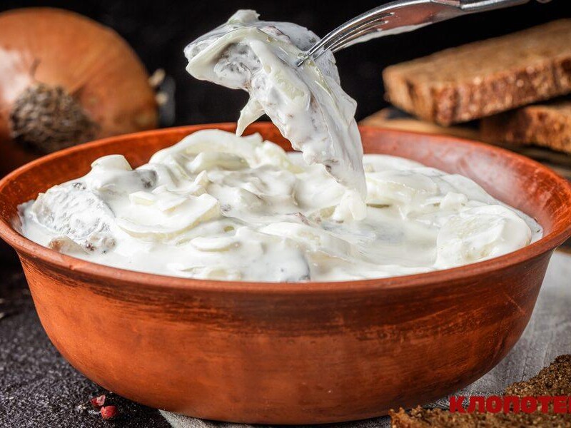 "Риба стає неймовірно ніжною, набуває кремової текстури й насиченого смаку". Цікавий маринад для оселедця. Рецепт