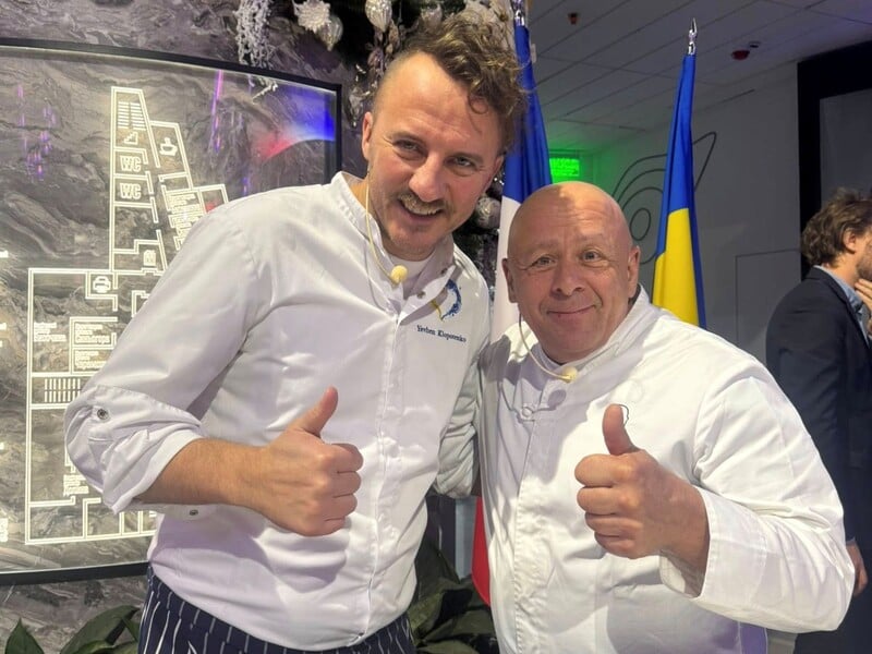 Клопотенко навчив володаря трьох зірок Мішлена готувати традиційну різдвяну страву Клопотенко навчив володаря трьох зірок Мішлена готувати традиційну різдвяну страву