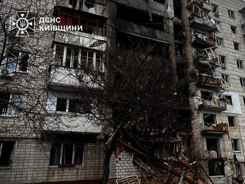 Не зачиняйте двері, купіть вогнегасник і забудьте про ліфт. Правила виживання під час російських атак