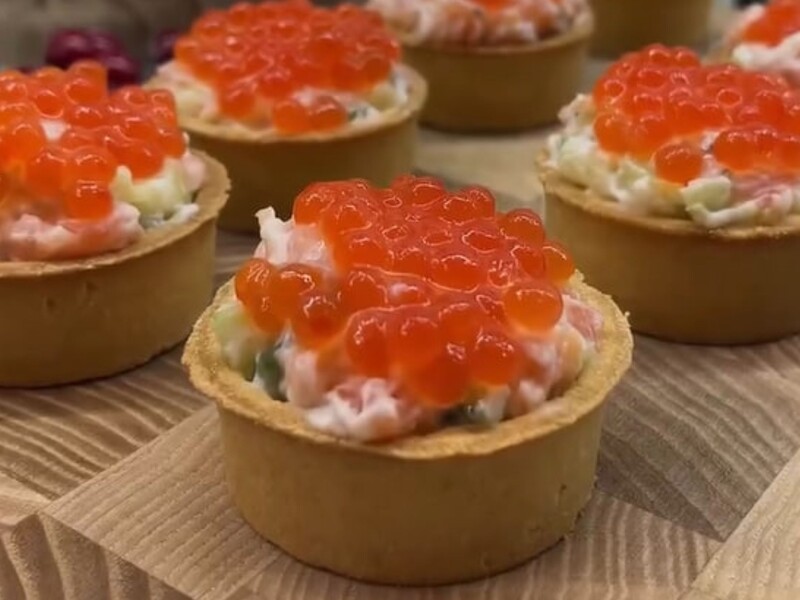 Усього п'ять хвилин - і вийде найсмачніша святкова закуска. Секрет – у дивовижній начинці