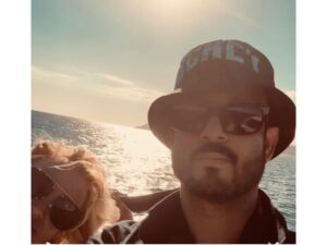 Океан, новий супутник і горілка. Спірс похизувалася відпочинком посеред океану