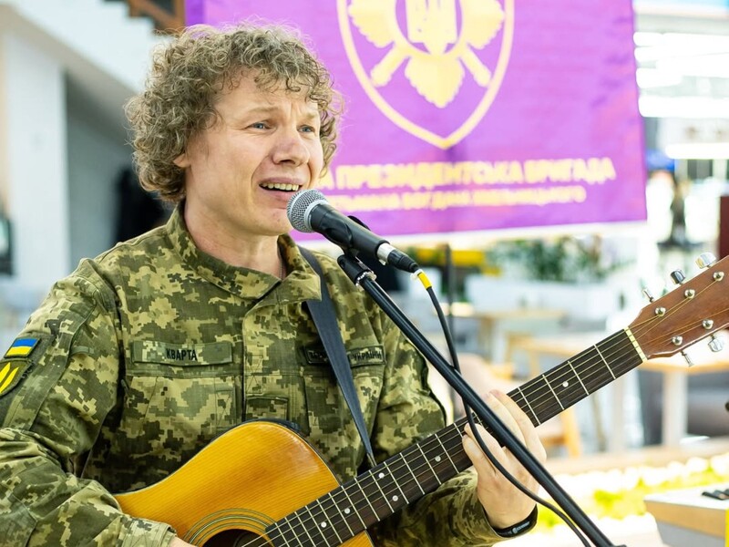 "Так сталося". Відомий співак, який служить в оркестрі почесної варти, розповів про свою мобілізацію