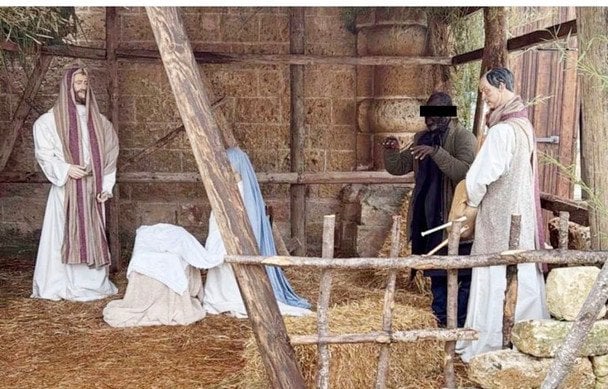 У різдвяній шопці виявили "статую" нового персонажа: ким він виявився насправді