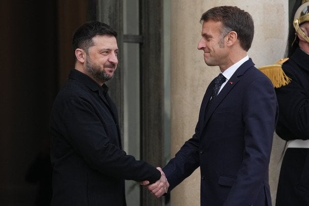 Зеленський та Макрон у Парижі кілька годин розмовляли про мир: деталі